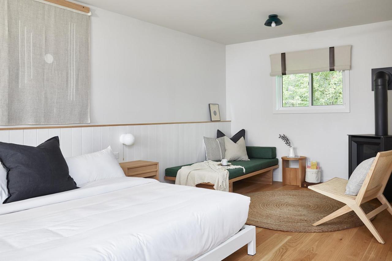 Somewhere Inn Calabogie Экстерьер фото